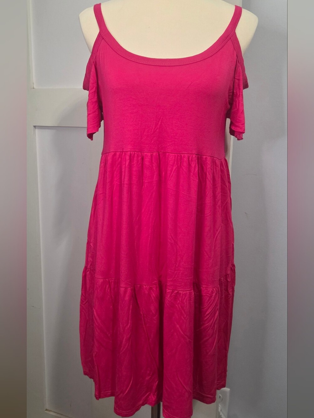 Sweet Lovely - Cold-Shoulder Tiered Midi Dress in Hot Pink